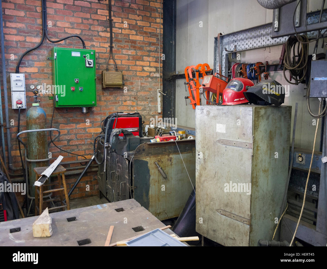 heavy-engineering-welding-workshop-tools-and-equipment-HERT45